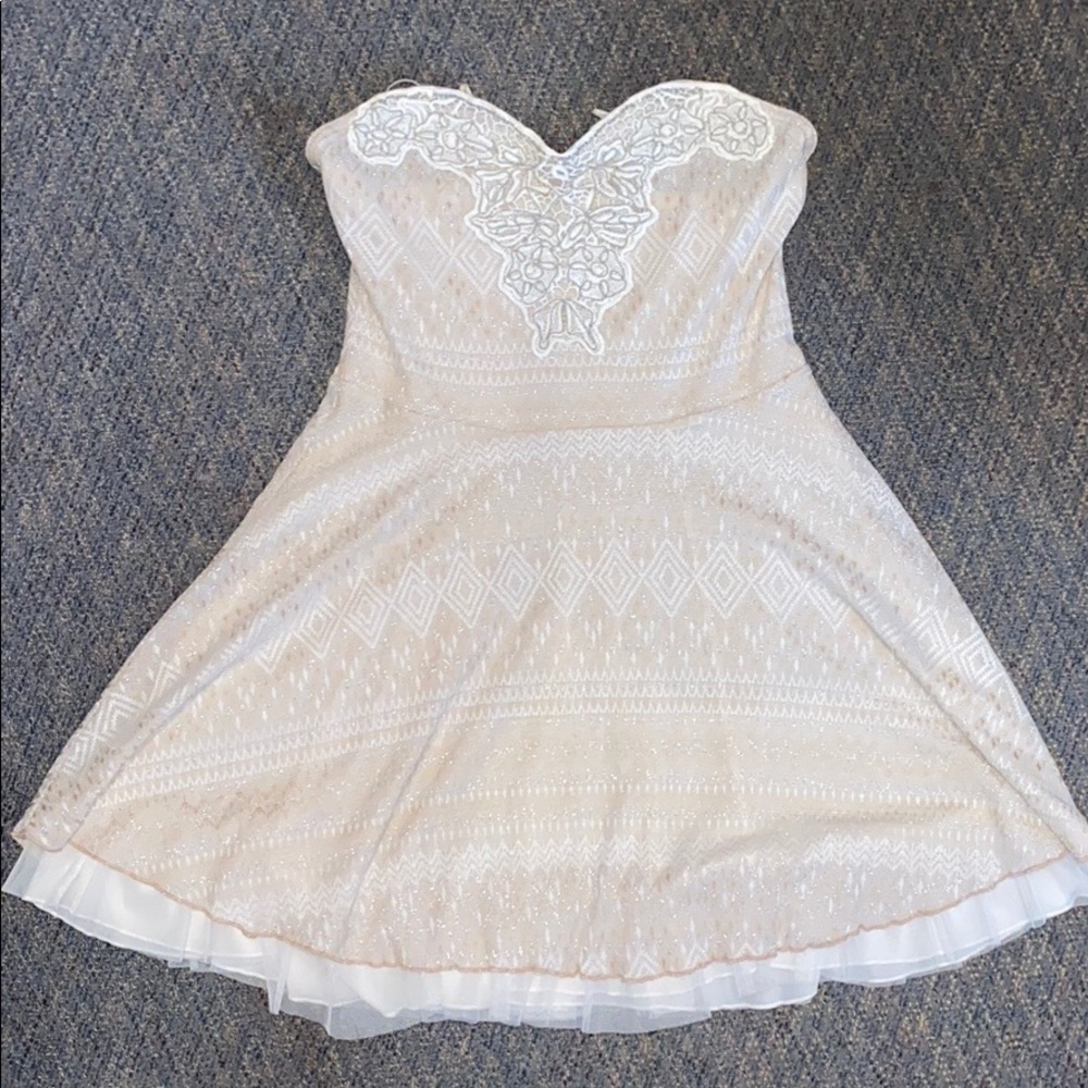 WHITE AND GOLD STRAPLESS FREE PEOPLE DRESS